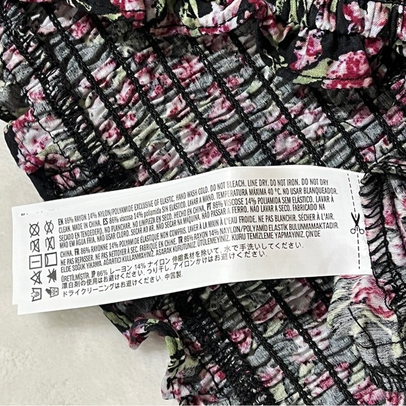 FOREVER 21 Womens Crop Top Plunging V-neckline Floral Smocked Size Medium - Picture 11 of 13